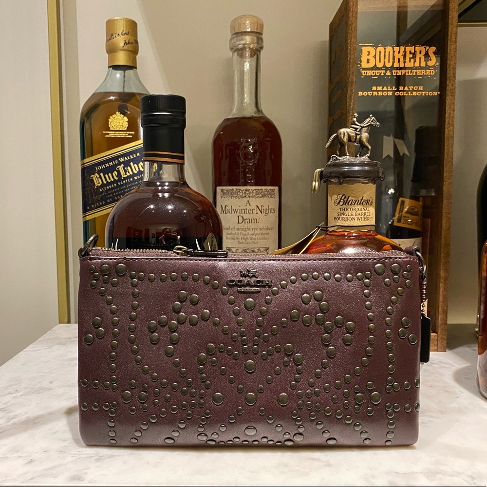 💯% Authentic, lightly used Coach clutch bag